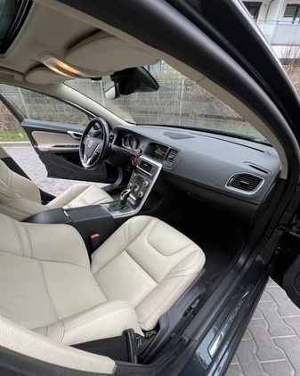 Volvo V60 cena 53750 przebieg: 229772, rok produkcji 2014 z Warszawa małe 79